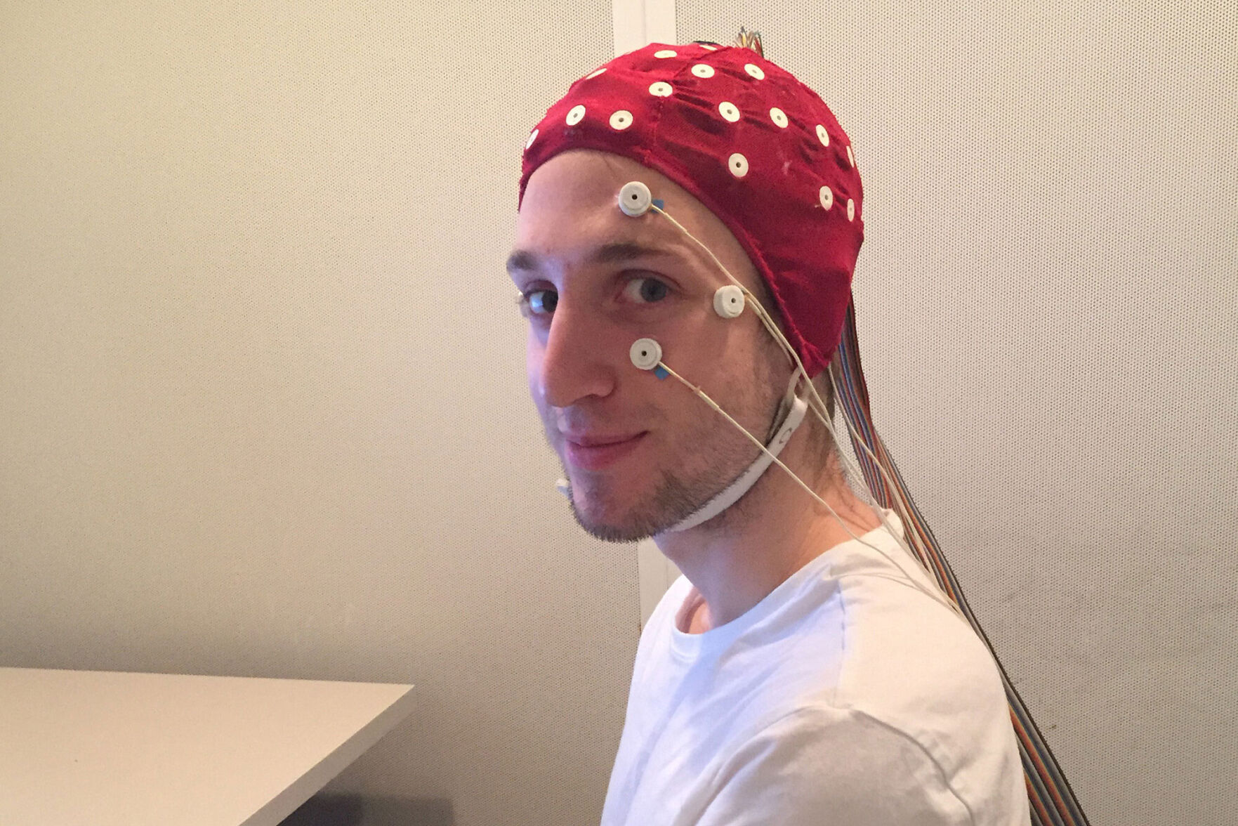 Real-time talk with a sleeping person is possible -- and they can even understand it